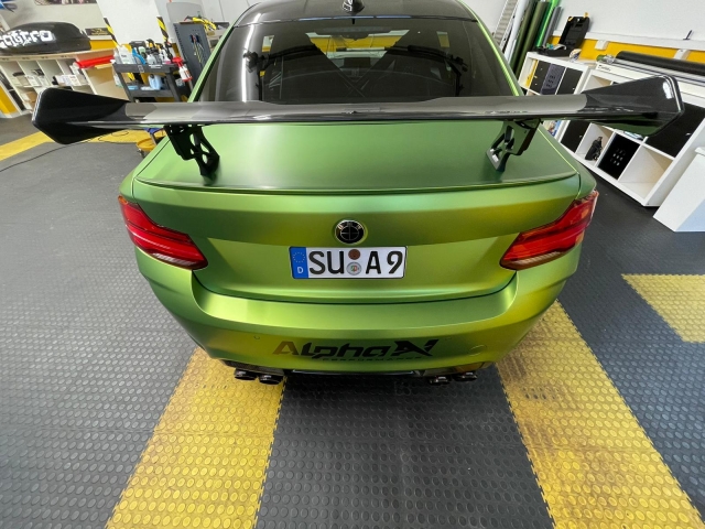 BMW M2 in Vipergreen matt von KPMF